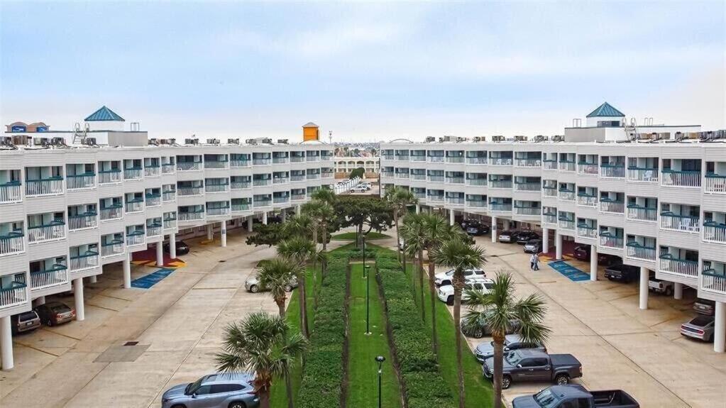 Sun Splashed Condo! Steps To Beach And 2 Pools Galveston Island المظهر الخارجي الصورة