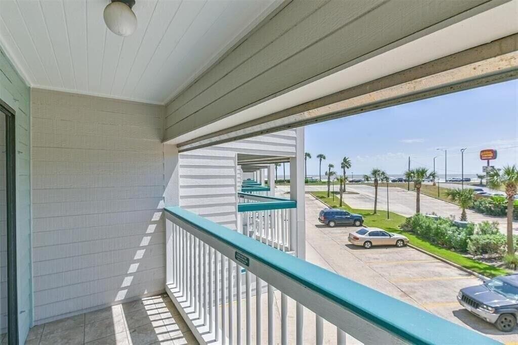 Sun Splashed Condo! Steps To Beach And 2 Pools Galveston Island المظهر الخارجي الصورة