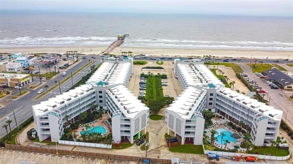 Sun Splashed Condo! Steps To Beach And 2 Pools Galveston Island المظهر الخارجي الصورة