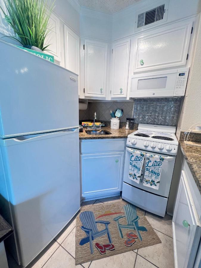 Sun Splashed Condo! Steps To Beach And 2 Pools Galveston Island المظهر الخارجي الصورة