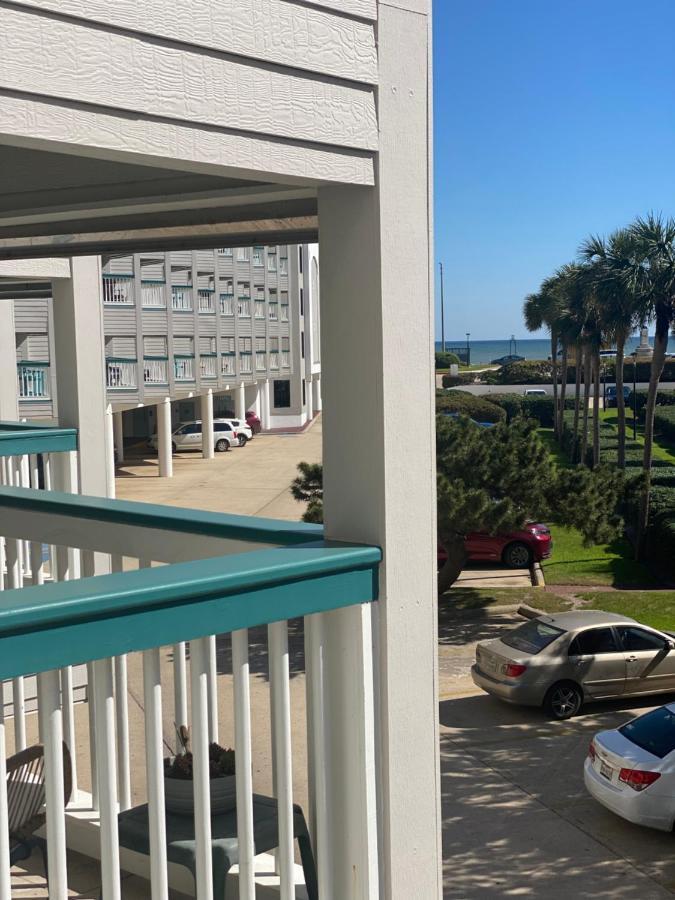 Sun Splashed Condo! Steps To Beach And 2 Pools Galveston Island المظهر الخارجي الصورة